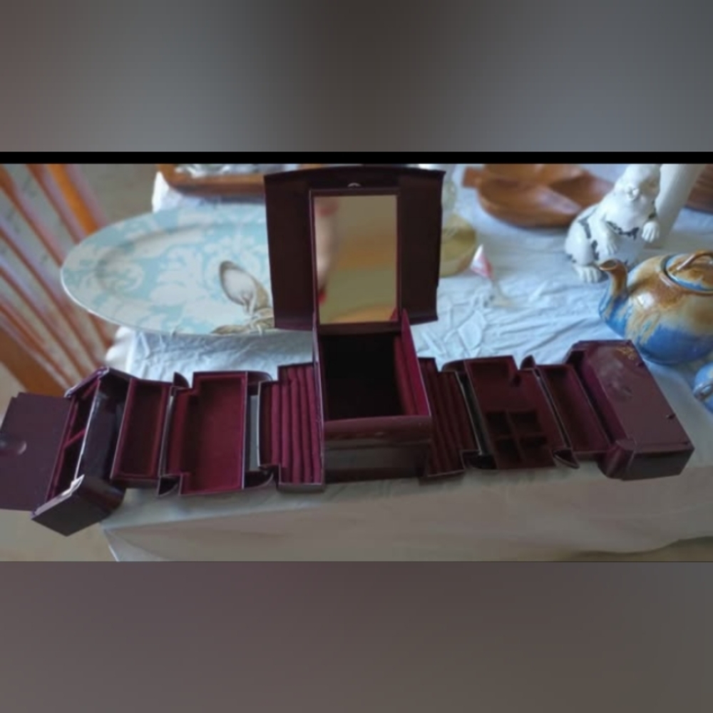80's Elegant Jewelry Box with Mirror